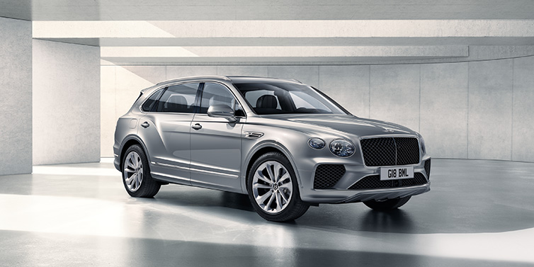 Bentley Surrey Bentley Bentayga Extended Wheelbase SUV front three quarter in Moonbeam paint with a grey background